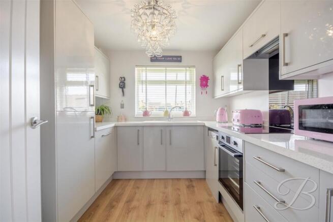 Canterbury Close, Mansfield Woodhouse, Mansfield photo 2