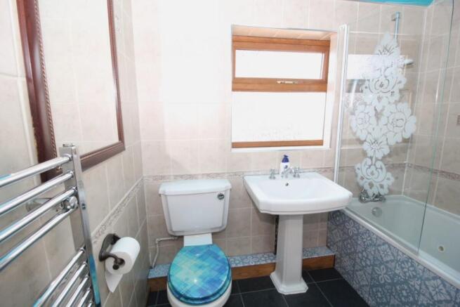 Family Bathroom / WC