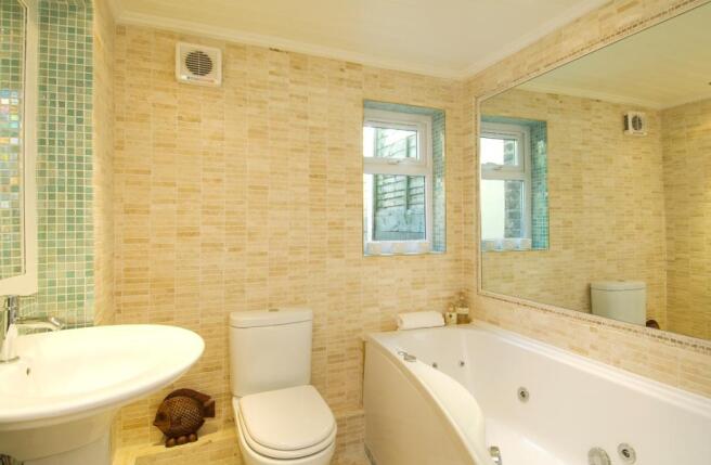 8091488-bathroom-max