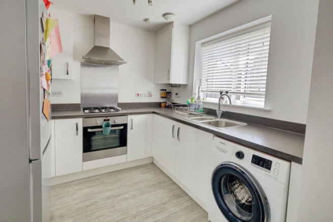 School Avenue, Basildon, SS15 photo 4