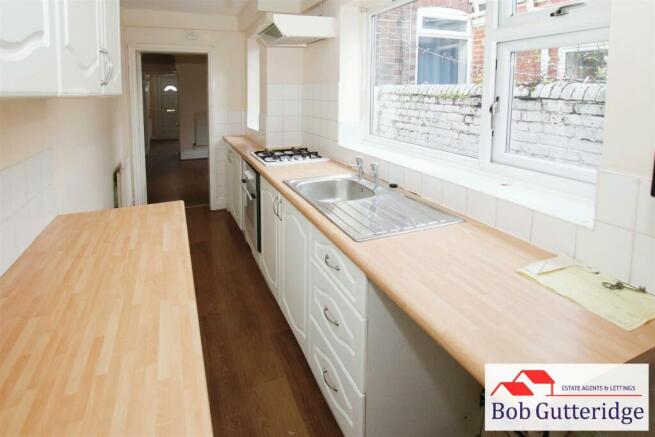 FITTED KITCHEN