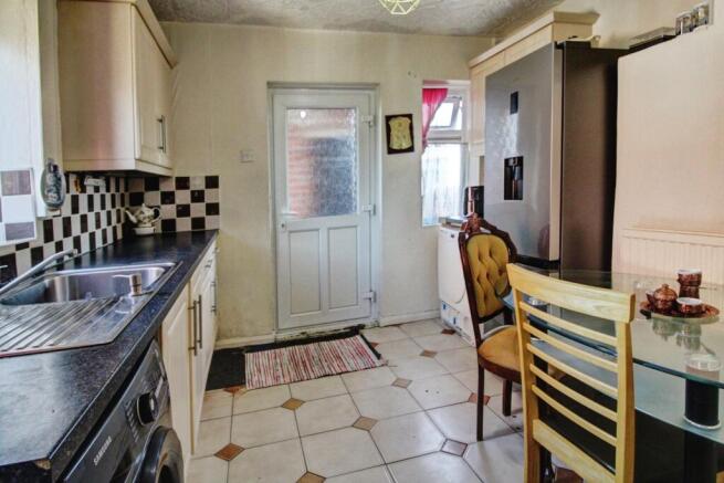 3 bed Semi-Detached for sale Image 6