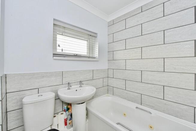 4 bed Detached for sale Image 10