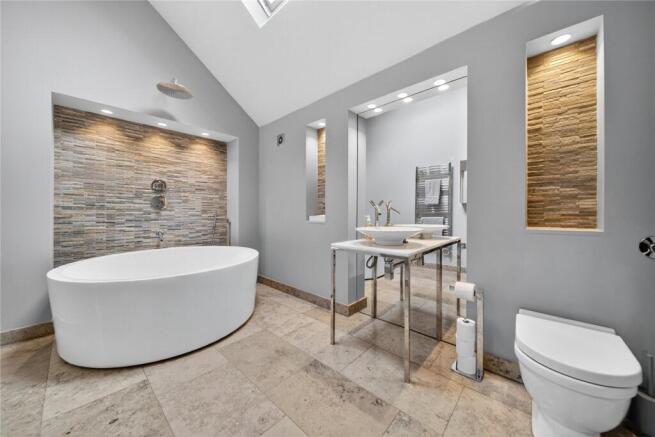4 bed Detached for sale Image 11