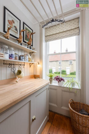 4 bed Town House to rent Image 10