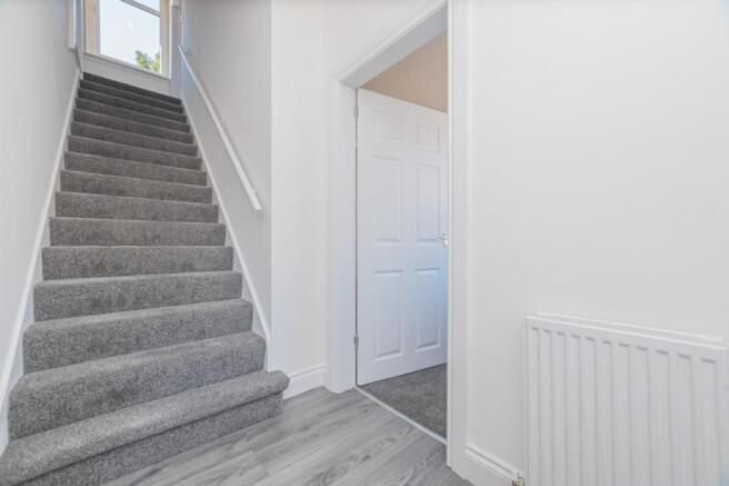 6. Entrance Hallway.jpg