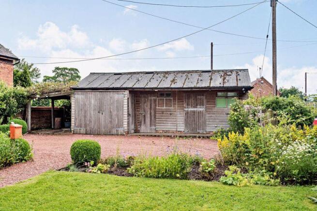 Garage/Carport
