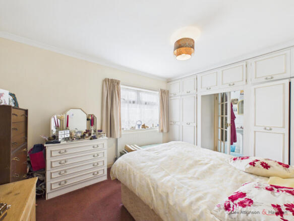 5 bed Detached Bungalow for sale Image 8