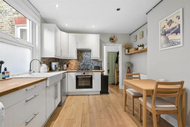 21 Bruce Road CR4 kitchen 4.jpg