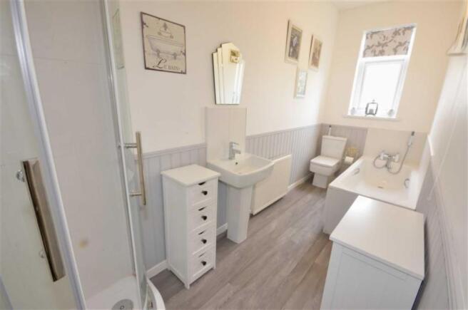 FAMILY BATHROOM
