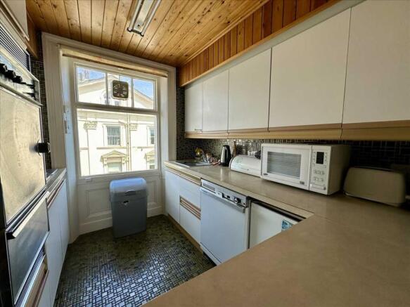 3 bed Flat for sale Image 12