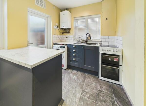 cam01698g0pr0150still003001