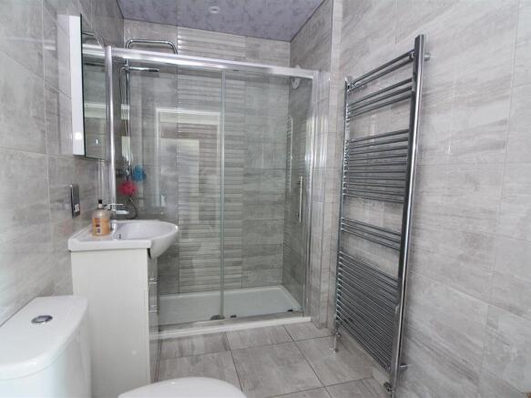 4 bed Semi-Detached for sale Image 8