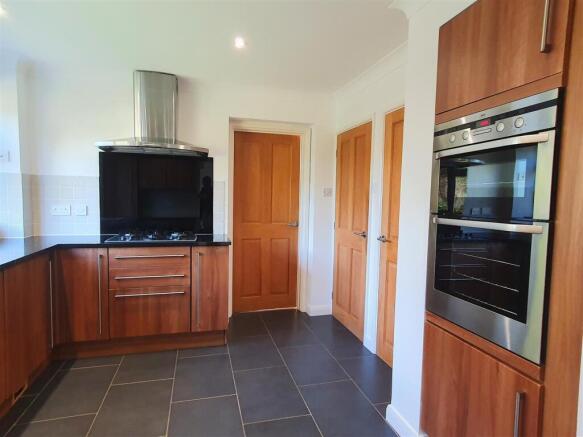 Kitchen 3.jpg