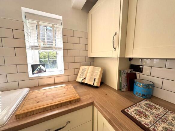 2 bed Cottage for sale Image 10