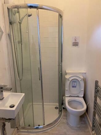 6 bed House to rent Image 10