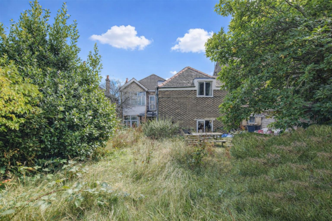 new garden shot for 101 Dorset Road.png