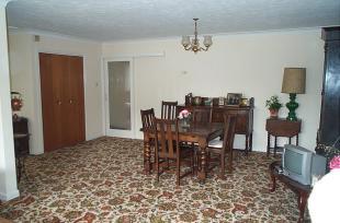 Lounge/Dining Area