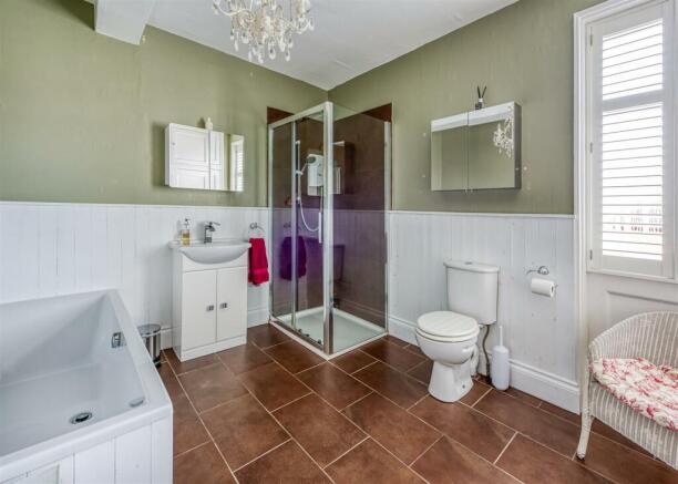 4 Church Road-bathroom.jpg