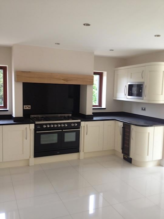 KITCHEN FAMILY ROOM