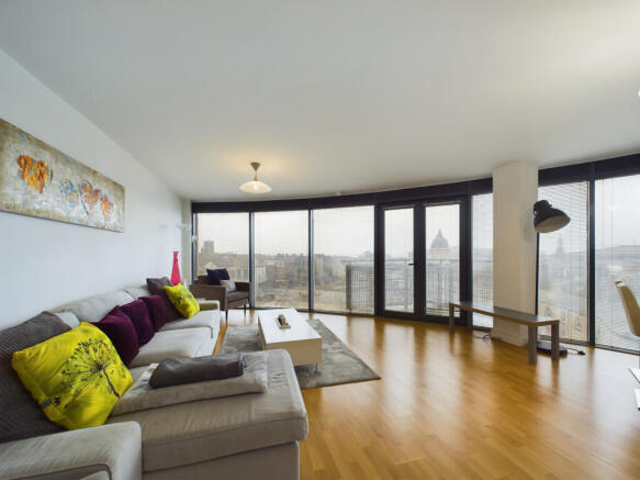 3 bed Apartment for sale Image 6