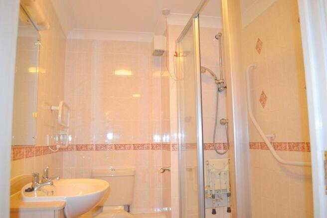 SHOWER ROOM