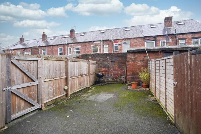 3 bed Terraced to rent Image 12
