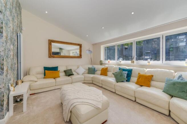 3 bed Semi-Detached for sale Image 11