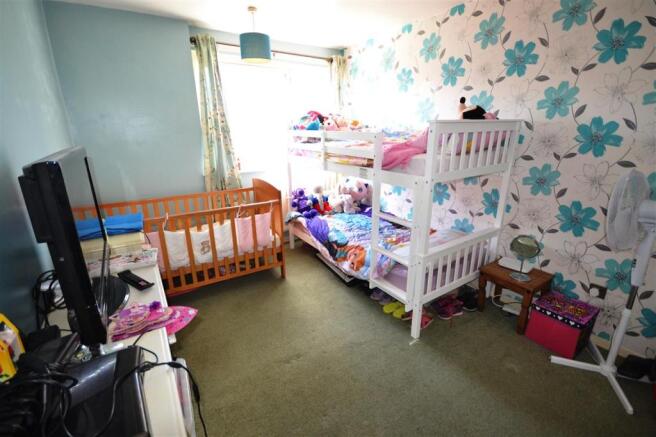 Bedroom 2 :