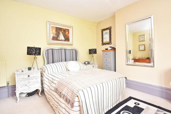 5 bed House for sale Image 8