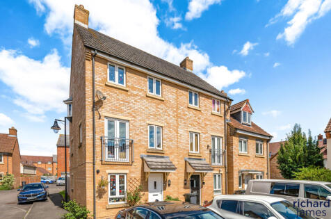 Piernik Close, Haydon End, Swindon, SN25