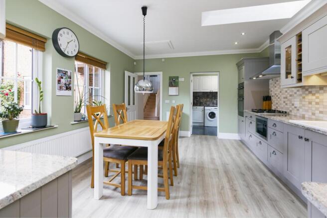 4 bed Detached for sale Image 6