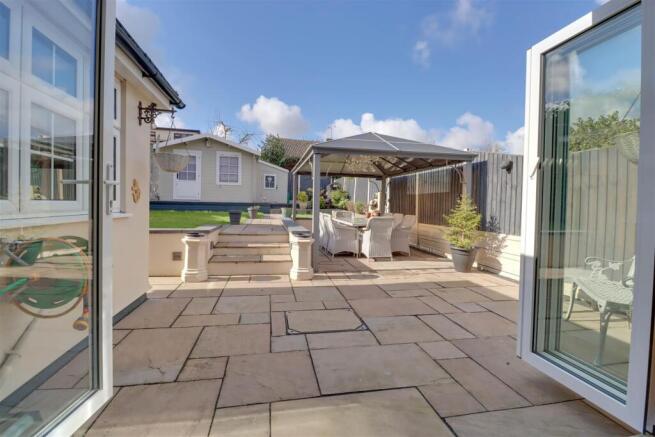 Margarite Way, Wickford photo 2
