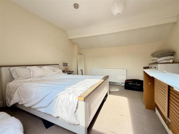3 bed House to rent Image 6
