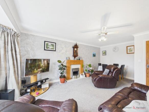 Lounge/Dining Area