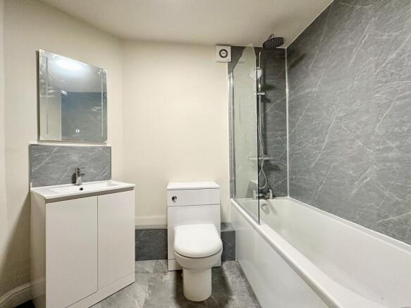 3 bed Apartment to rent Image 5