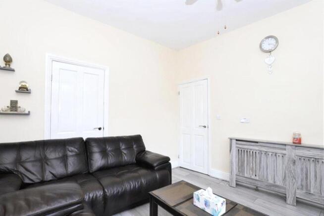2 bed Flat for sale Image 8