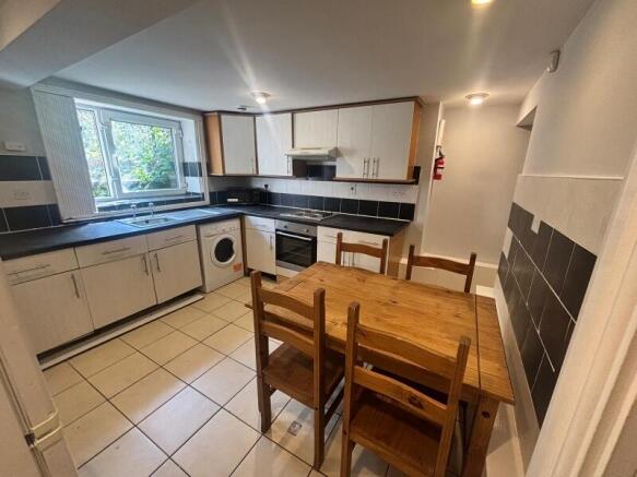 7 bed Terraced to rent Image 8