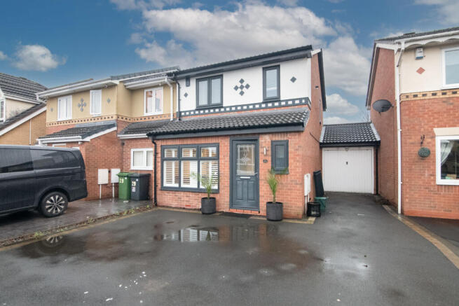 3-bed semi-detached on Constantine Way, Bilston, WV14 , £325,000