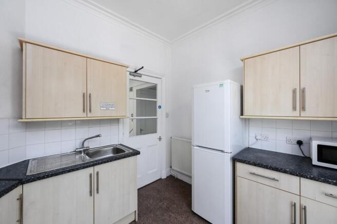 1 bed House Share to rent Image 9