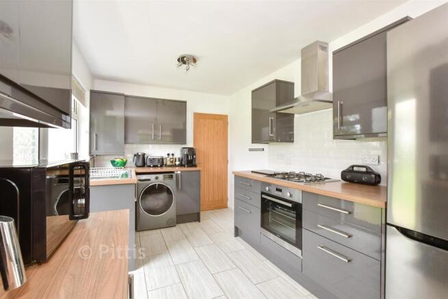 Kitchen/ Dining Room