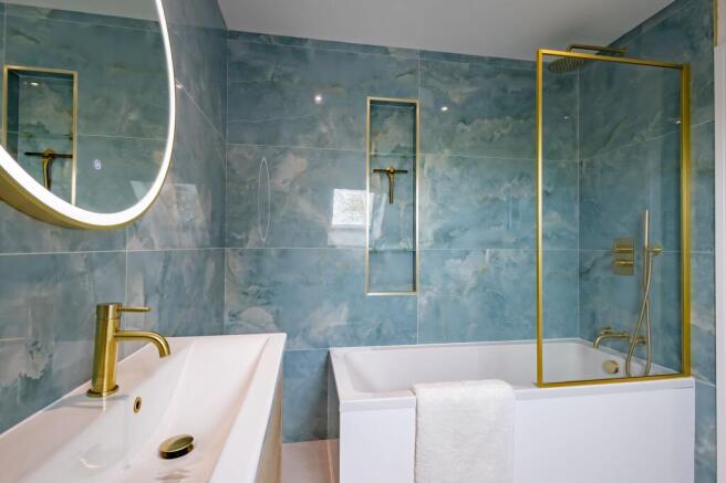 Bedrooms & Bathrooms