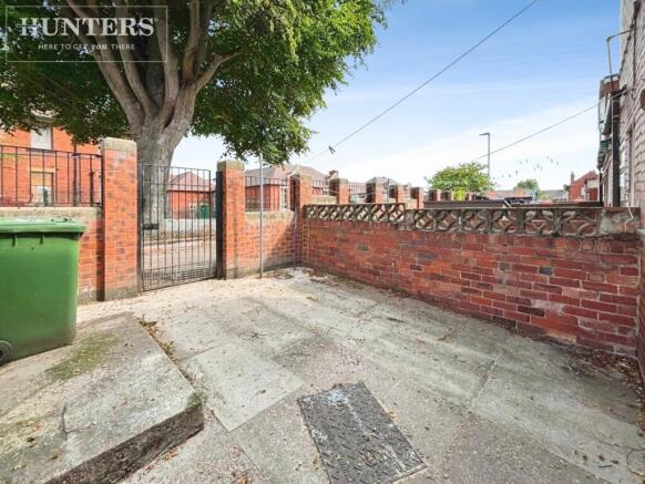 2 bed Terraced to rent Image 10