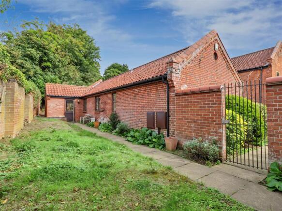 3-bed house on Hill Farm Close, Cringleford, Norwich, £450,000
