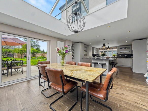 4 bed Detached for sale Image 11