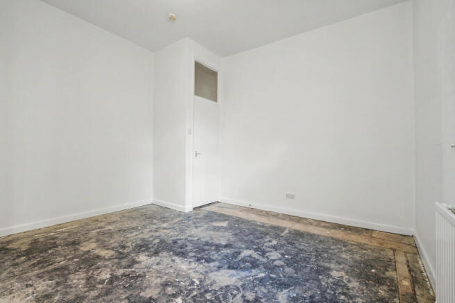 Flat A, 52 Brackenbury Road, Preston, Lancashire, PR1 7UQ