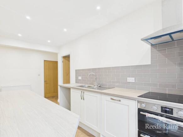 4 bed Bungalow for sale Image 5