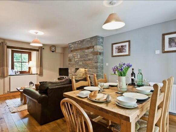 Lounge/Dining Room