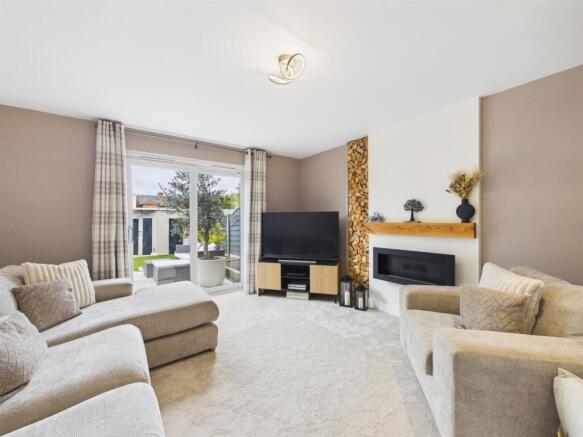 Good Sized Lounge