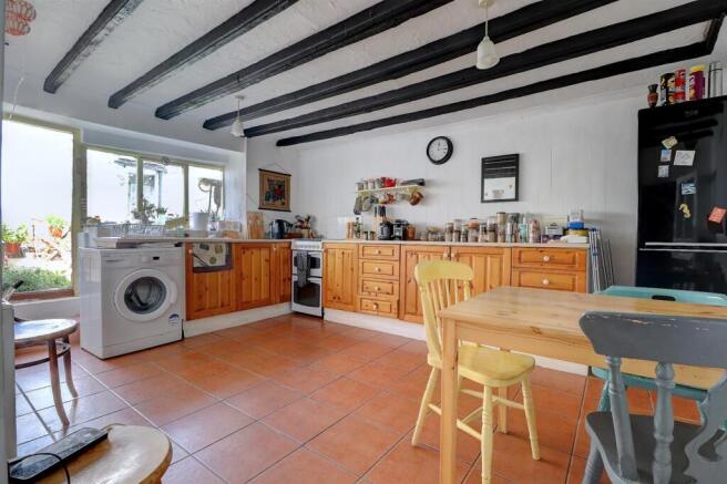 Kitchen 2.jpg